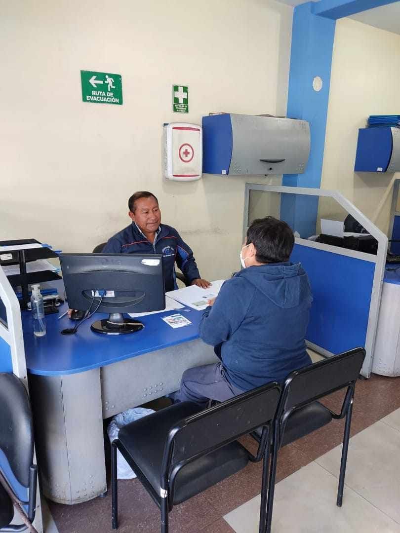 Atención a clientes en oficina